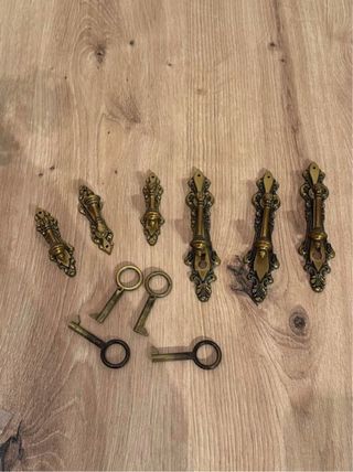 Lote de manetas y llaves antiguas