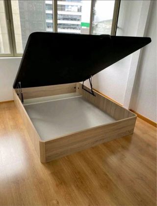 Canapés y colchones beige y blanco