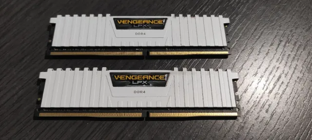 Memoria RAM Corsair Vengeance LPX DDR4 (2x16GB)
