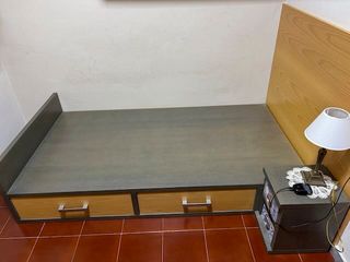 Cama de madera hecha por ebanista