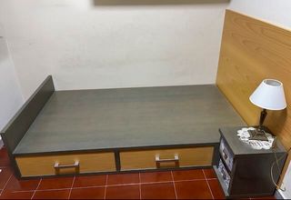 Cama de madera hecha por ebanista