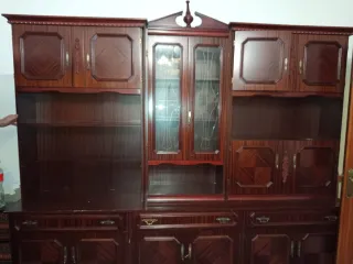 Mueble de salón madera oscura