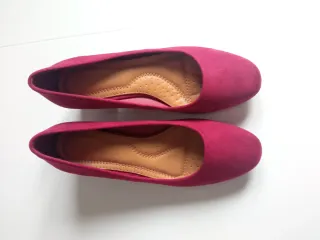 Zapatos de tacón nuevos para mujer