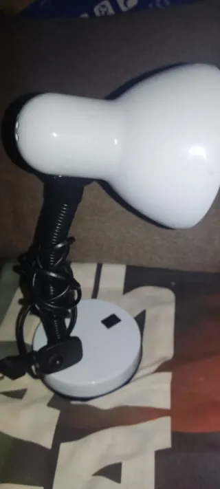 Lámpara de escritorio flexible blanca