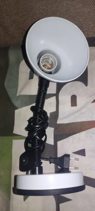 Lámpara de escritorio flexible blanca