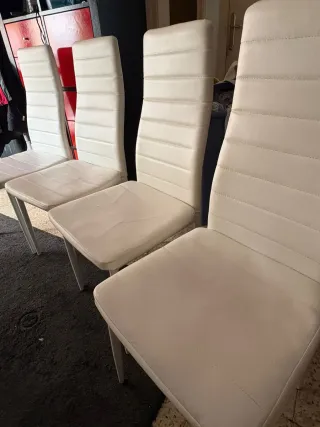 Comedor cristal y patas blancas