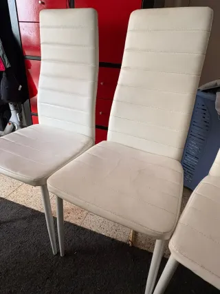 Comedor cristal y patas blancas