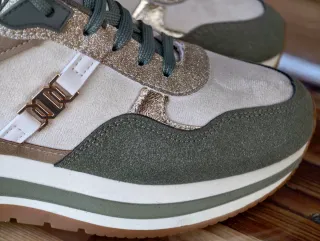 Zapatillas casual mujer beige y verde