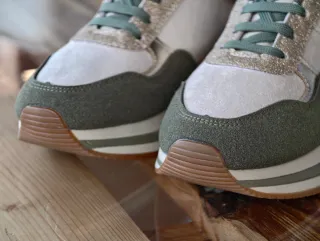 Zapatillas casual mujer beige y verde