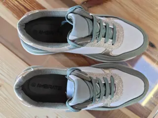 Zapatillas casual mujer beige y verde