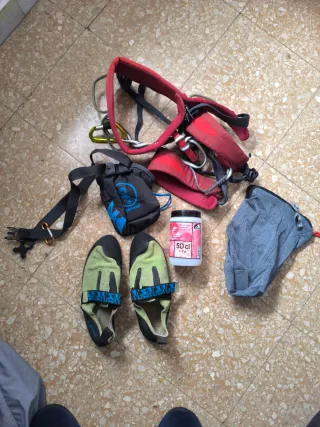 Kit Escalada: Arnes, Pies de Gato y Magnesio