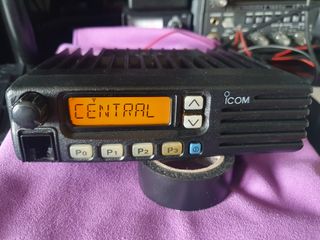Radioaficionado Icom Kenwood Negra