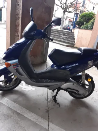 Aprilia SR 50 Scooter Azul