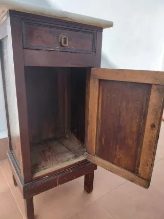 Mesilla orinal mármol madera antigua