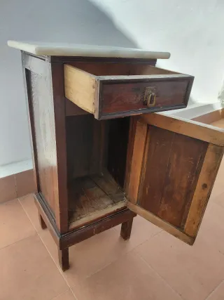 Mesilla orinal mármol madera antigua