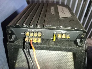 Subwoofer Alpine con Etapa de Potencia