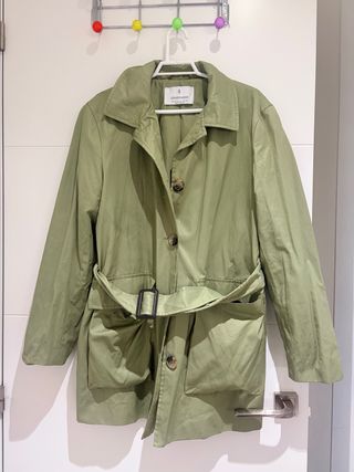 Gabardina Stradivarius verde Talla M