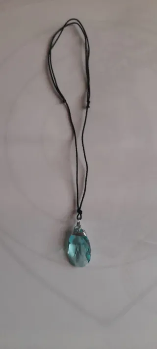 Collana con Pendente a Goccia in Cristallo Celeste