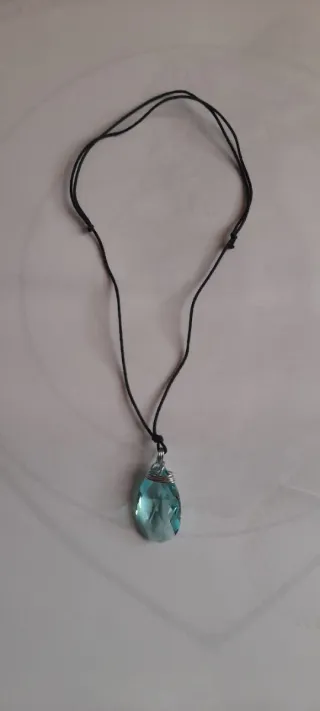 Collana con Pendente a Goccia in Cristallo Celeste