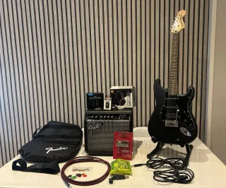 Guitarra Squier by Fender HSS LRL Negra