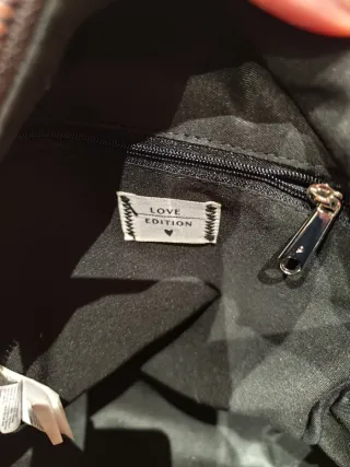 Mochila blanca con estampado de letras