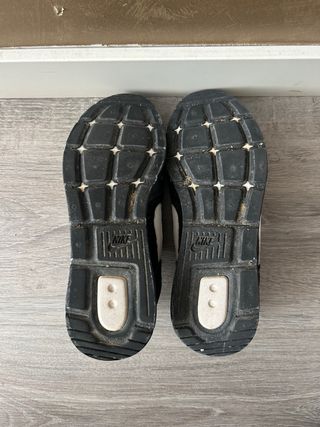 Zapatillas Nike Venture Runner Negras