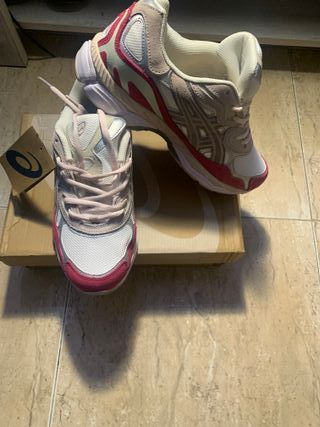 ASICS Bambas Beige y Rosa Talla [Talla 42]