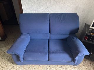 Sofá azul de 2 plazas