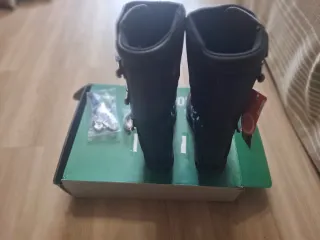 Botas Trial Negras Sin Estrenar. Con 4 hebillas.