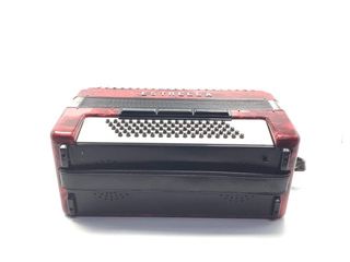 Acordeón rojo con funda