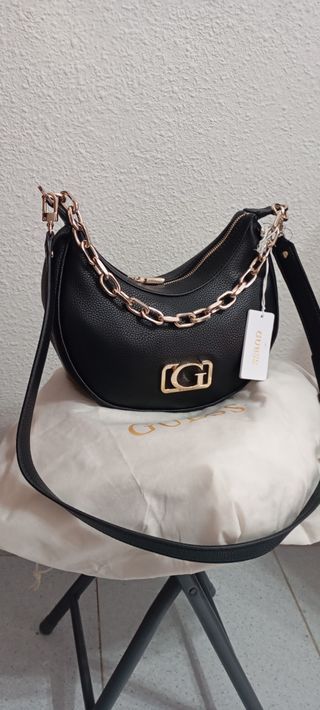 Bolso marca Negro Cadena Dorada