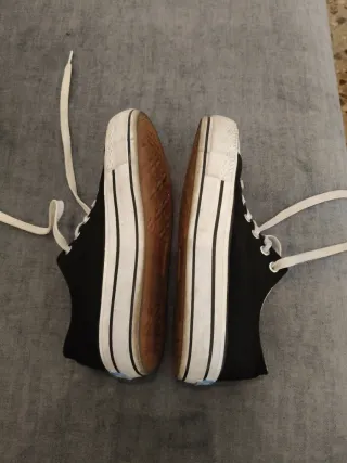 Zapatillas Mustang Negras y Blancas