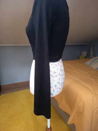 Top negro manga larga con encaje