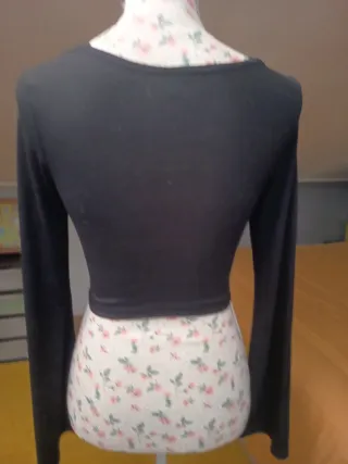 Top negro manga larga con encaje