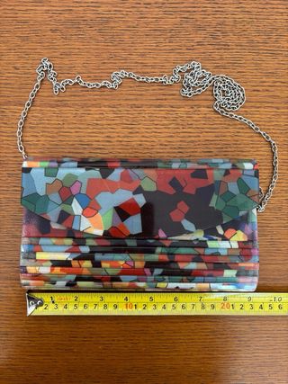 Bolso de mano multicolor con cadena