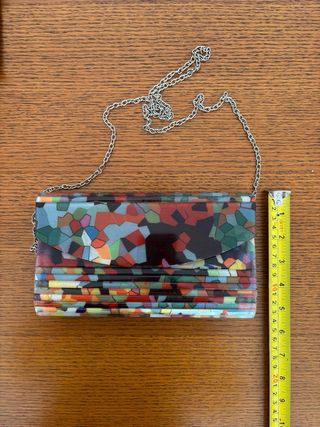 Bolso de mano multicolor con cadena