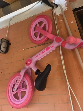 Bici de equilibrio rosa para niña