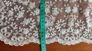 Manteleta de fallera con lentejuelas de nacar