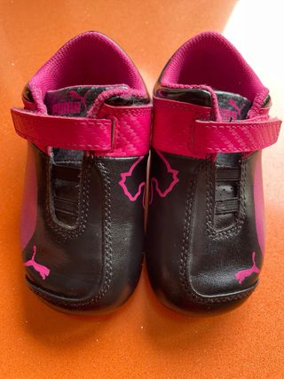 Zapatillas Puma Bebé T21 Negras y Rosas
