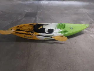 Kayak Nomad Verde, Blanco y Amarillo.