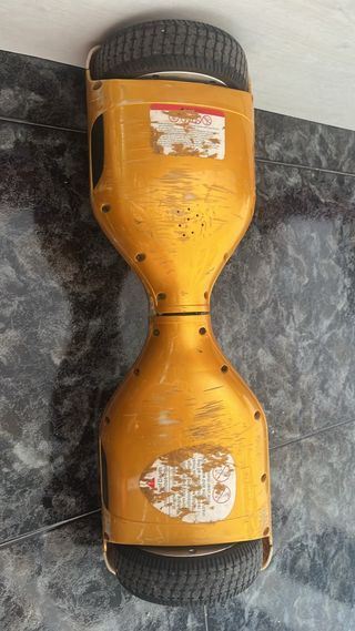 Hoverboard dorado con luces LED