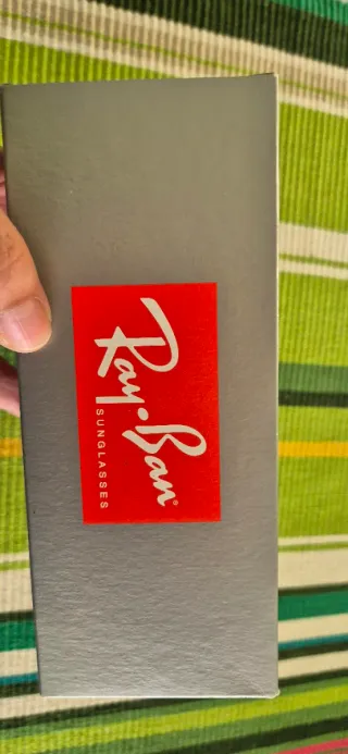 Gafas de sol Ray-Ban negras polarizadas