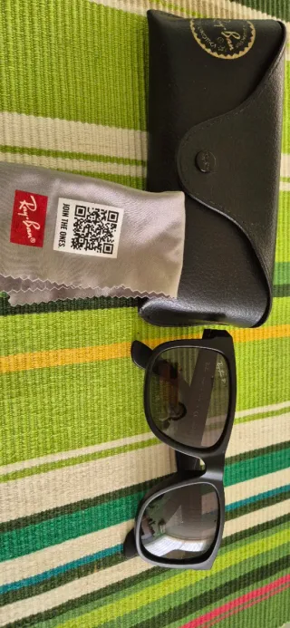 Gafas de sol Ray-Ban negras polarizadas