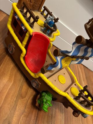 Barco Pirata Juguete con Cocodrilo