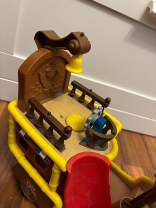 Barco Pirata Juguete con Cocodrilo