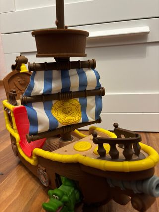 Barco Pirata Juguete con Cocodrilo