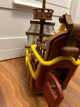 Barco Pirata Juguete con Cocodrilo