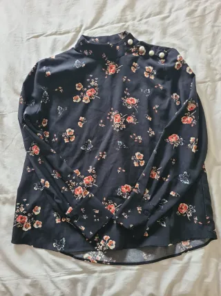Blusa Zara flores negra manga larga Talla M