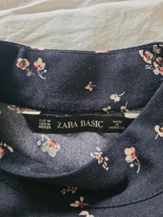 Blusa Zara flores negra manga larga Talla M