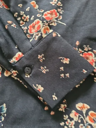 Blusa Zara flores negra manga larga Talla M